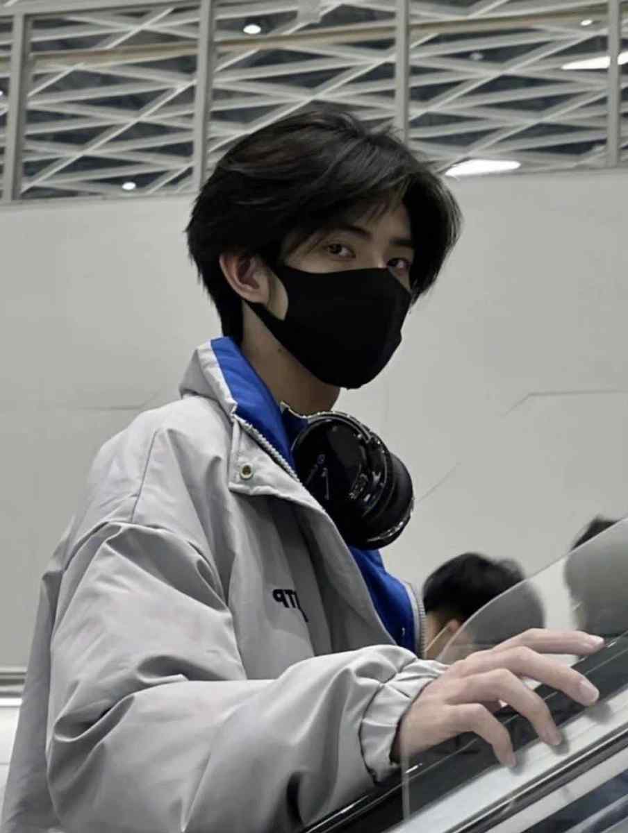 独特娇羞雪白山间啦啦队速速收藏戴着口罩都能感受到帅气第5张