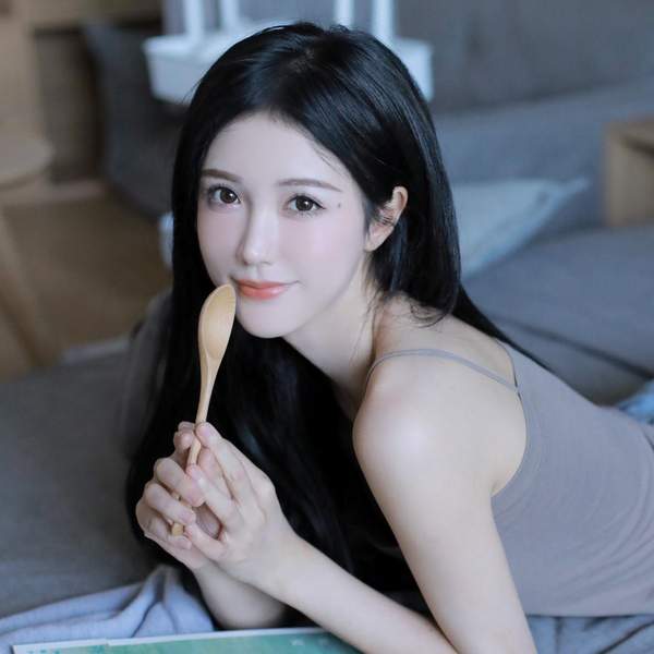 { blogger.collection_name }