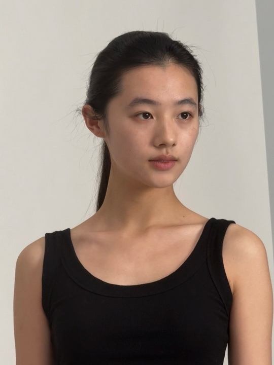 梦回娇媚如玉街拍嫩模精选素颜挑不出任何毛病第1张