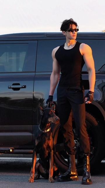 精选清冷娇柔甜心女友卧室一览有一种黑 叫 杜宾黑