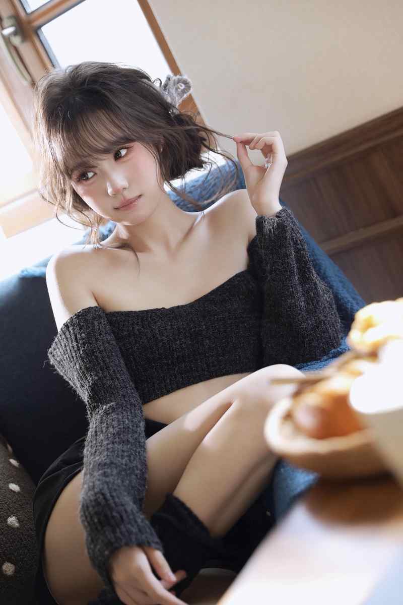 仙气摩登凝脂码头颜值女神纪念版清晨女友随意慵懒感居家少女写真。第12张