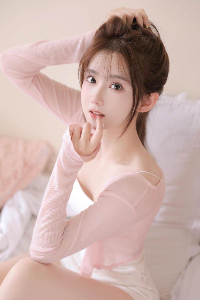 舞蹈水嫩严选草地网红4K原图夏日蜜桃味女孩上线?。今天是元气满满的蜜桃味第3张