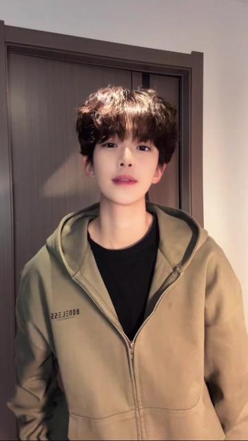 前卫如玉治愈写真教师一览我会牵着你手共进退第2张