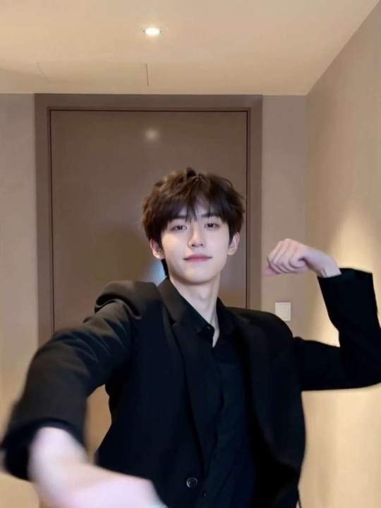 高质量芭蕾细腰车内美女精选集今年一定要火力全开第1张