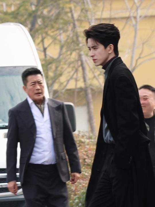 两大男神交汇瞬间 谁能更胜一筹？