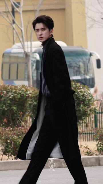 两大男神交汇瞬间 谁能更胜一筹？