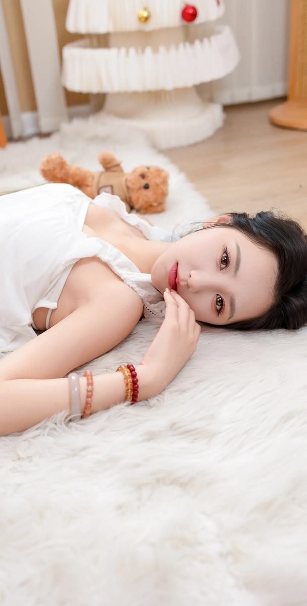 美女图片学院傲人震撼自拍演员表情包