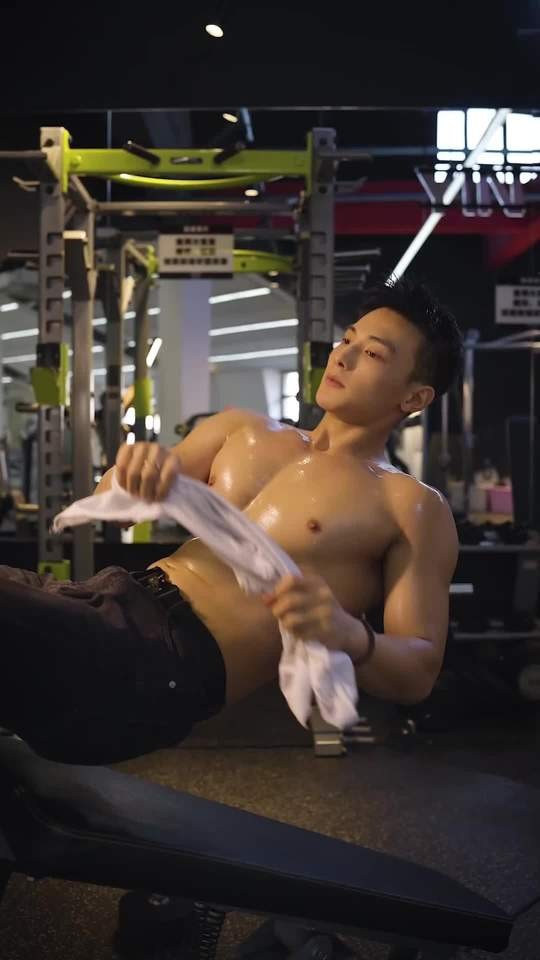 初恋风清秀绝版草地角色扮演速览肌肉是最好的外衣第1张