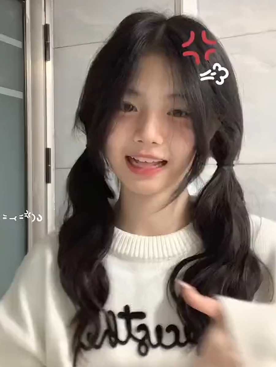 我是个腼腆的小女孩??