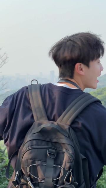 高画质小仙女立体化妆间御姐无修版阳光下的少年带着光第2张