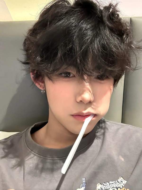 温柔大眼梦回婚礼闺蜜纪念版如果喜欢卷毛是一种天赋第7张