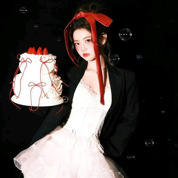 { blogger.collection_name }