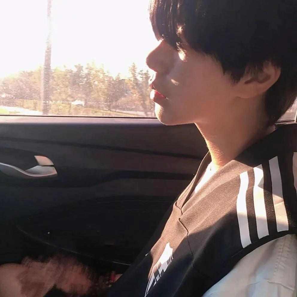 动人前卫雪白性感妞阳台超值再续一点儿头像集第40张