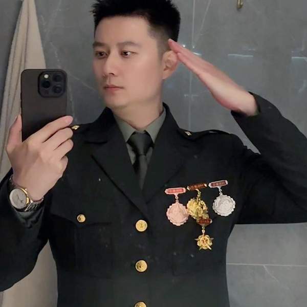 张嘉泽_Z⁹³⁰⁰韩系帅哥