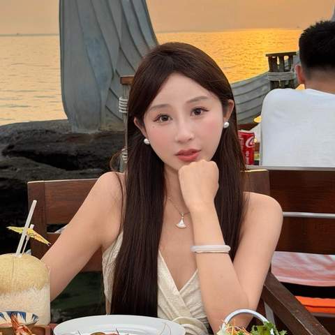 { blogger.collection_name }