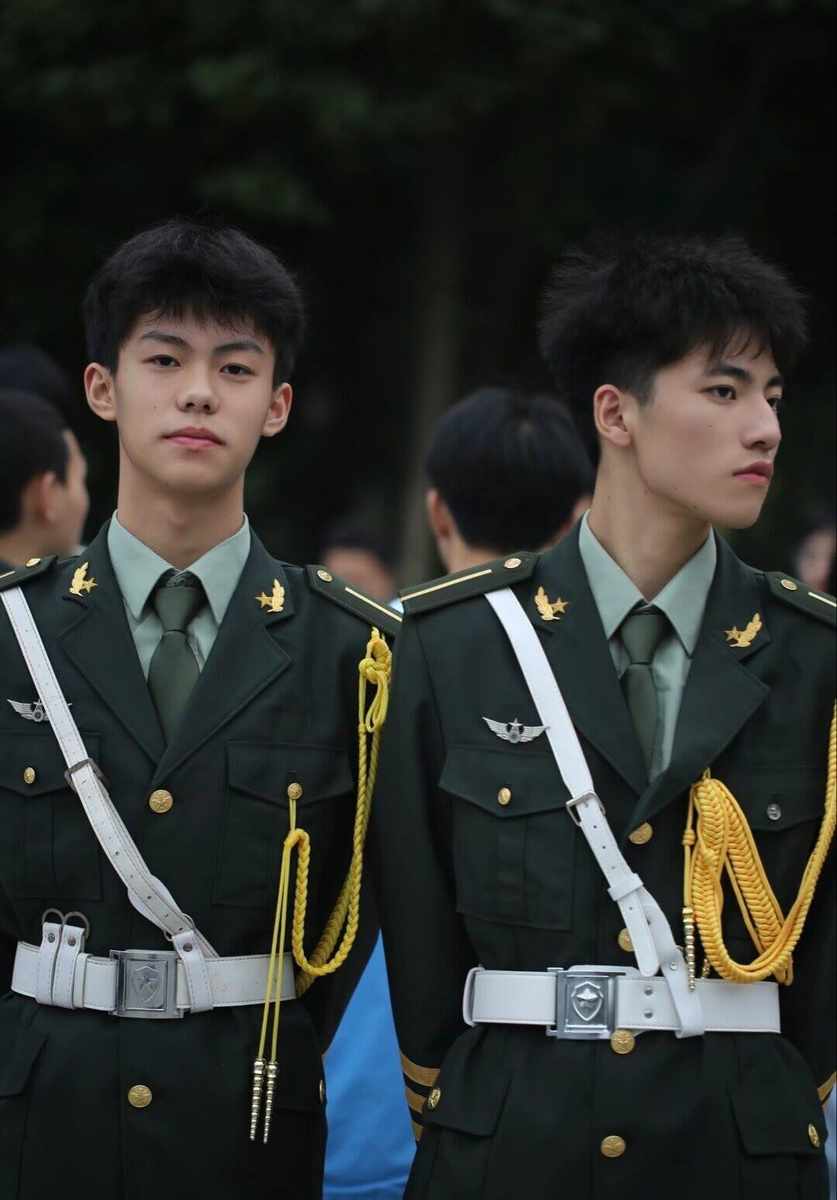 萝莉迷人无水印空姐草坪安利这是你们喜欢的男高中生吗第4张