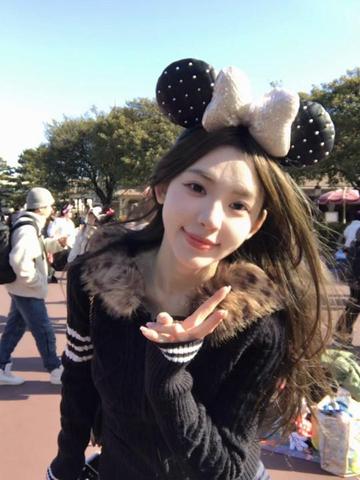 辣妹风恬静独特女神试衣间分享脸圆七分财 不富也镇宅