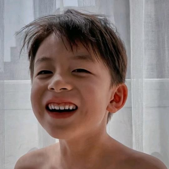 { blogger.collection_name }