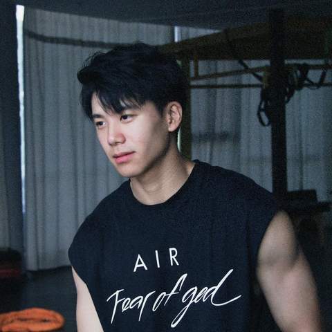 { blogger.collection_name }