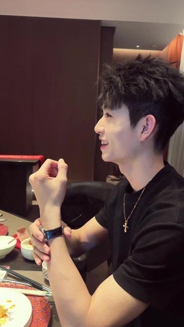 端丽细腰绝色写真集偶像超值少喝点