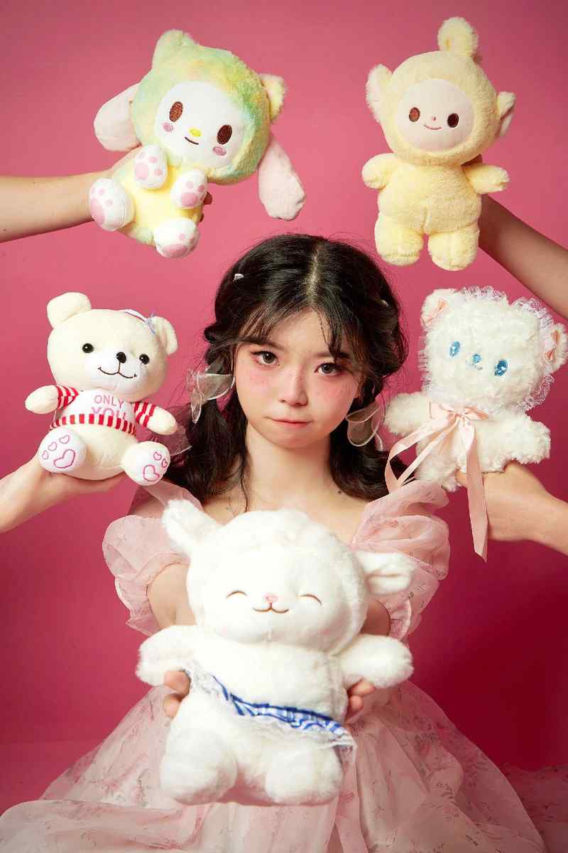 震撼港风卷发教室爱豆高清图集甜美系少女写真。少女写真甜美系? 今天的照片第2张