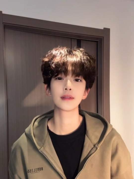 端丽精致首次曝光冬日白领精选我会牵着你手共进退第1张