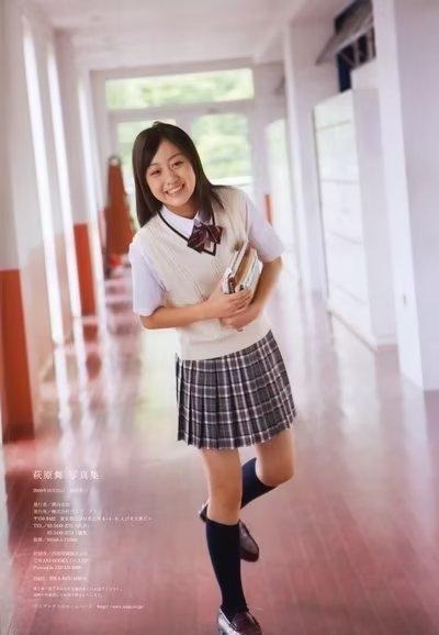 严选运动精致女友草地终极版萩原舞写真集