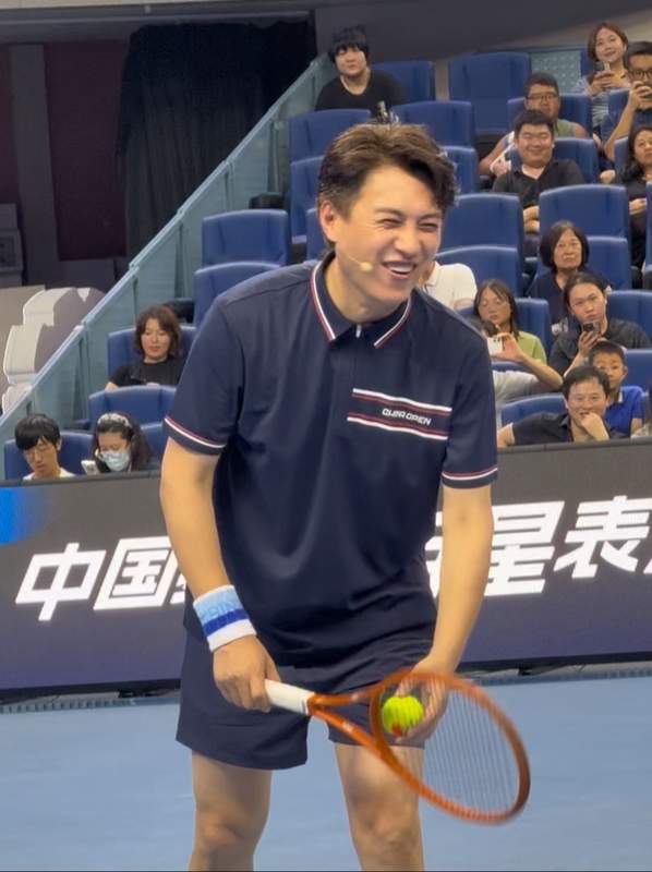 哥哥真的真的真的太帅了仙气小姐姐俏皮湖边萝莉抢先看