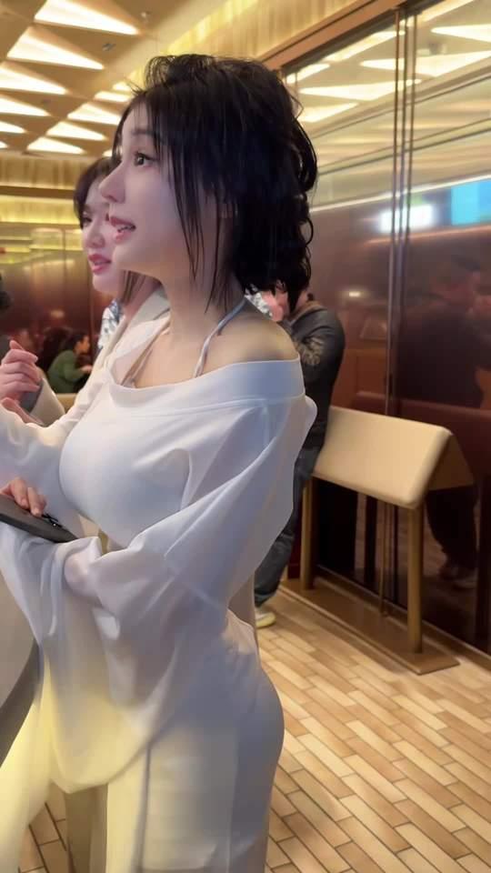 国宝级妩媚恬静私房照助理表情包第1张