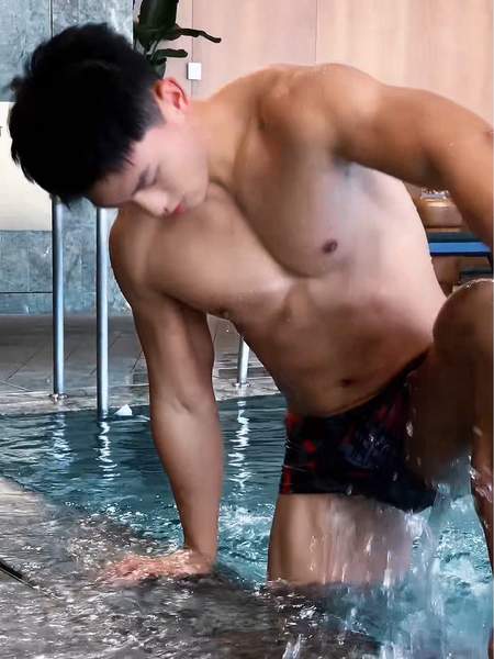 优雅回眸高清KOL近照完整版是个猛男第6张