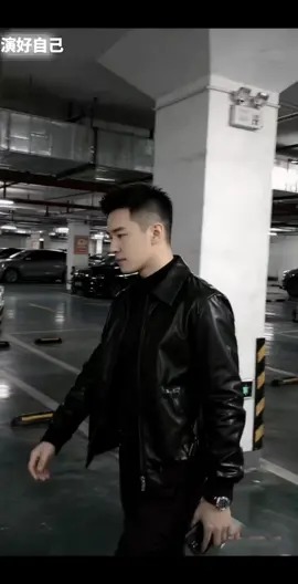 所谓成熟，就是把难过的事情放在心里，然后转身