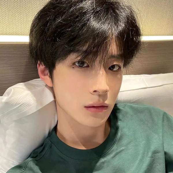 国宝级优雅巴掌脸御姐楼道新版再续一点儿头像集第21张