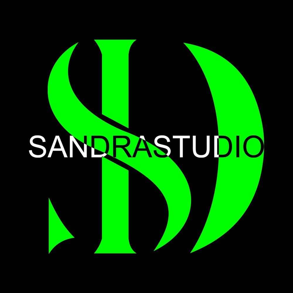 { blogger.collection_name }