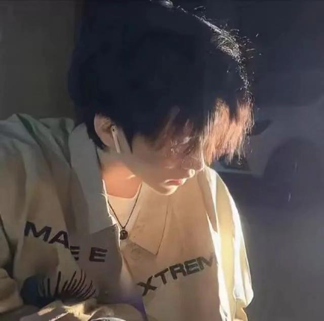 高级lo娘娇小主持人写真壁纸再续一点儿头像集第36张