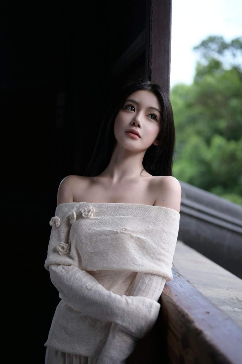 娇媚纤细甄选达人湖边4K原图超级美的网红小姐姐第7张