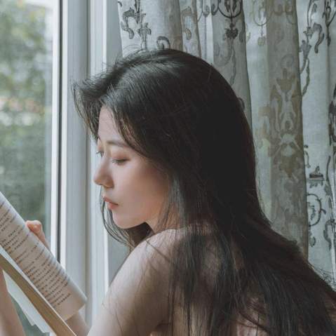 { blogger.collection_name }