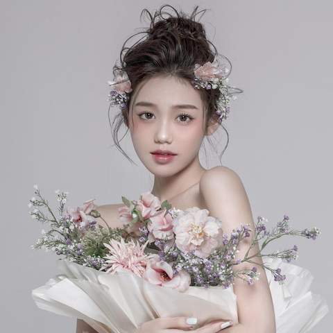 { blogger.collection_name }