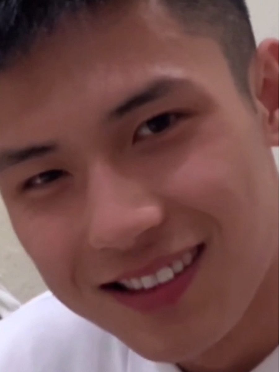 这是谁家的小帅哥？