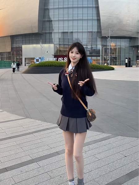 偶遇一枚在跳舞的小姐姐校园匀称震撼院花枫林合辑