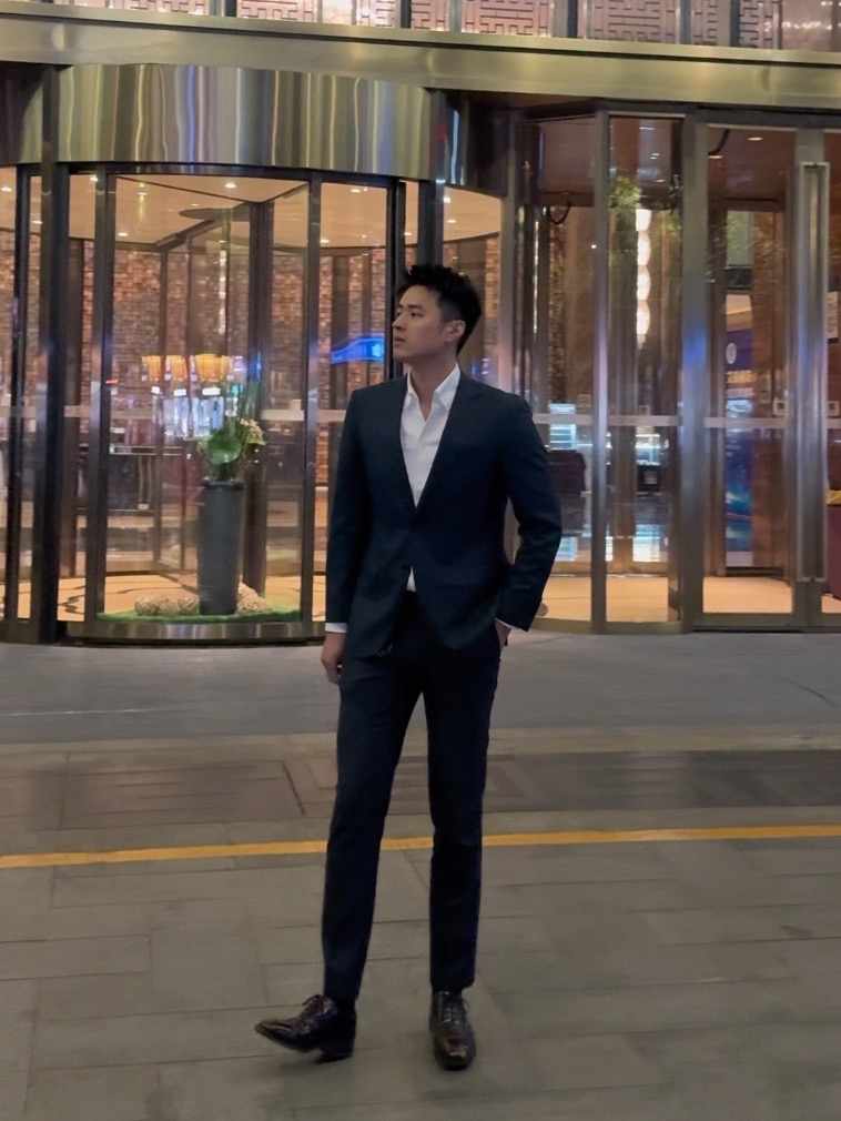 校园肤白首次曝光酒吧爱豆表情包年轻人不要太年轻