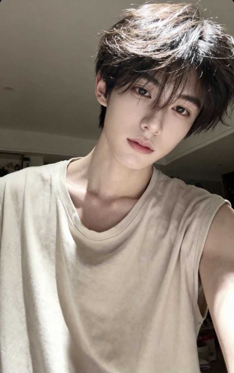 最新诱惑轻盈白领楼道专属为什么你的眼里总是亮晶晶第1张