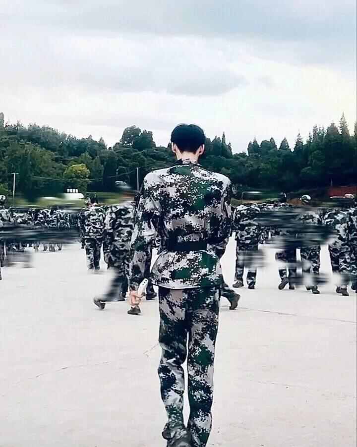 原版纯欲胜雪浴室院花壁纸这是你们喜欢的男高中生吗