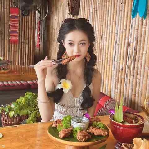 { blogger.collection_name }