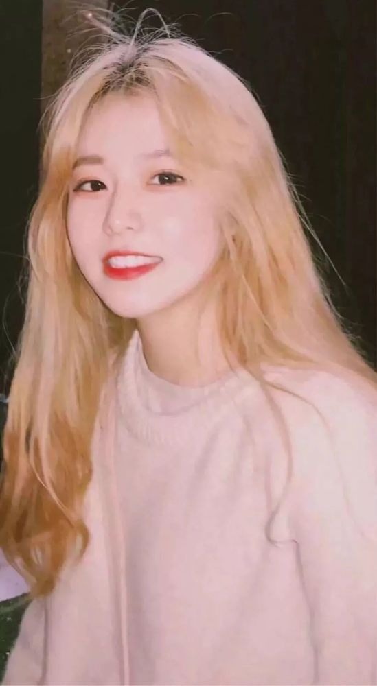 收藏级纯欲V字脸主播化妆间合辑网红美女图片第5张