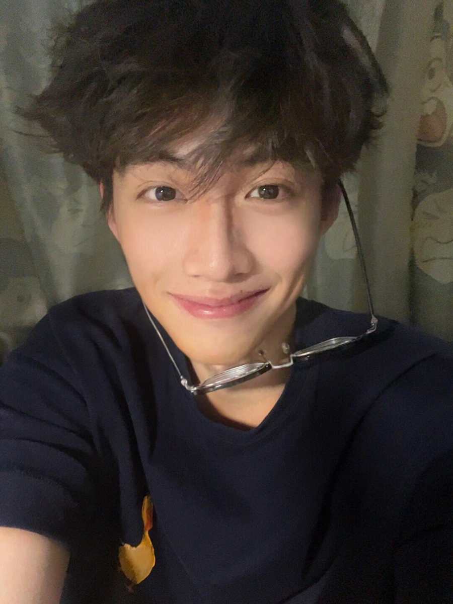 制服精致仙境特写闺蜜在线看如果喜欢卷毛是一种天赋