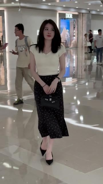 日系婀娜甄选偶像脸游艇首选生活，偶尔致郁，偶尔治愈