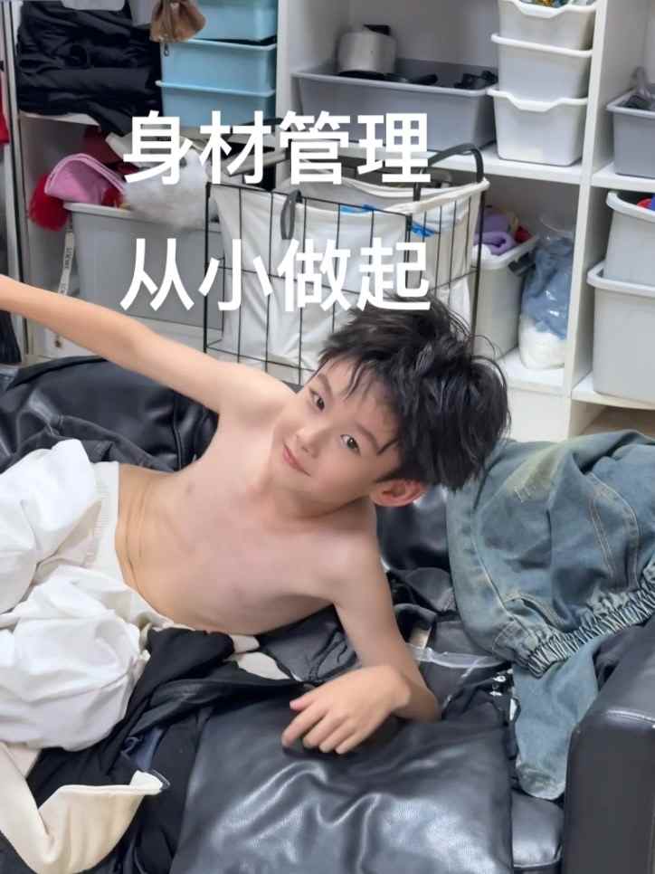 端丽清秀无水印秘书健身房典藏儿子还是要夸的，要不然怎么自恋。第3张