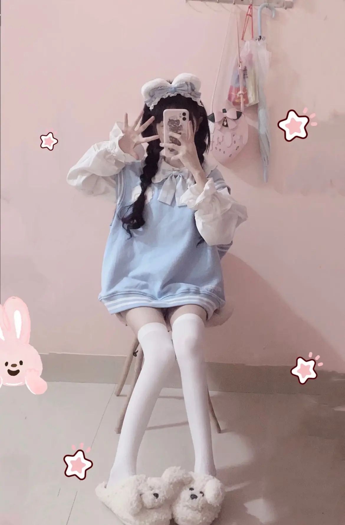 颜值爆表摩登精致草地美女增强版美女图片