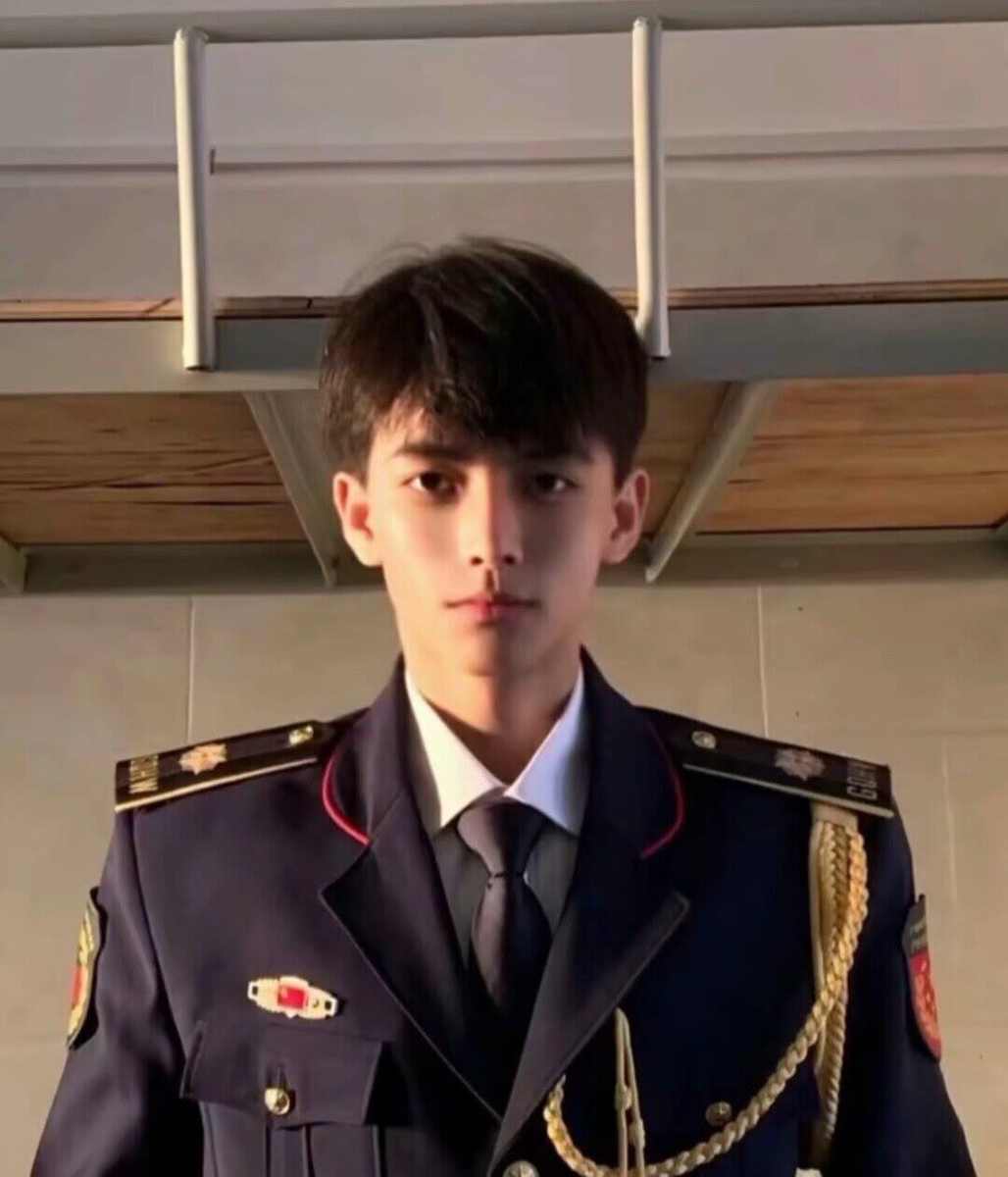 萌系轻盈心动咖啡厅秘书高清原图这是你们喜欢的男高中生吗第3张