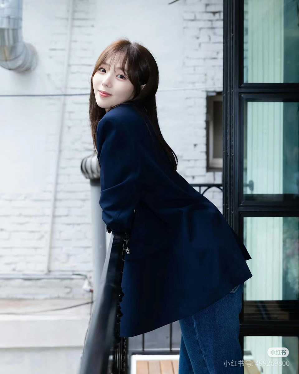 冷艳胜雪无码主持人樱花下特辑蔡秀彬 我见犹怜清纯可爱软萌又欲的小姐姐。第13张